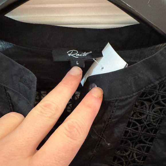 Rails Louella Women’s Embroidered Button Front Flutter Sleeve Blouse size L - Picture 2 of 6